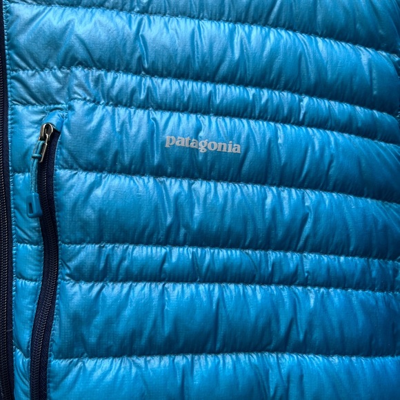 SOLD. XXL PATAGONIA MENS DOWN SWEATER HOODY - Picture 3 of 5